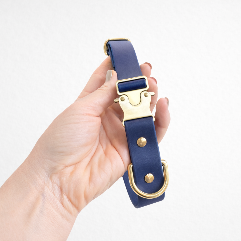 The signature collar - Ink Blue